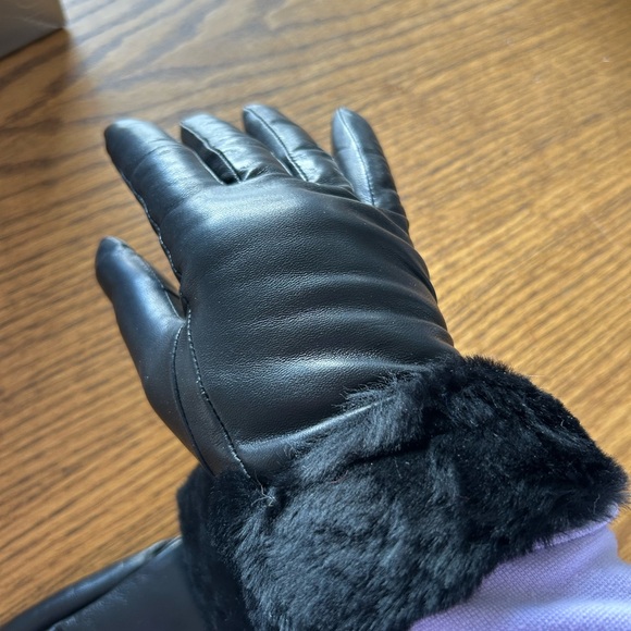 Ugg leather gloves (Brand new with tags and box) - Picture 6 of 8